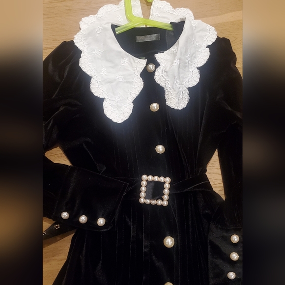 Velvet ruffled dress - Picture 2 of 10